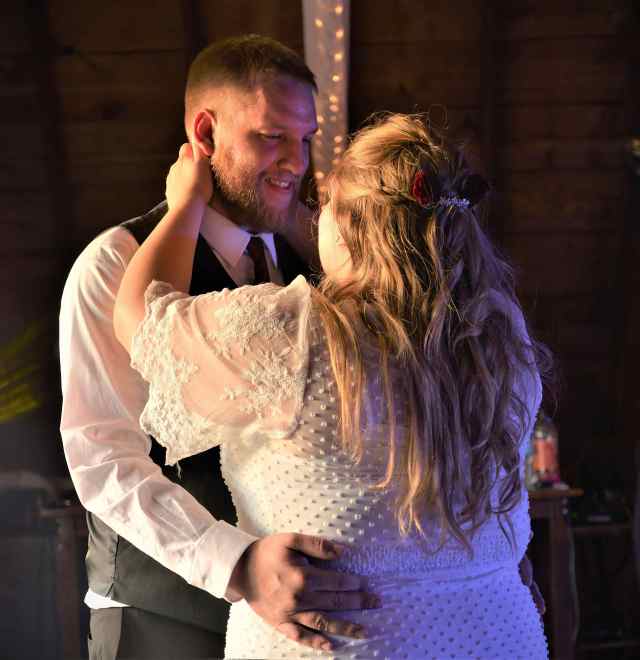 First Dance at The Barn in Dunvilla (Lance Albers Photography)