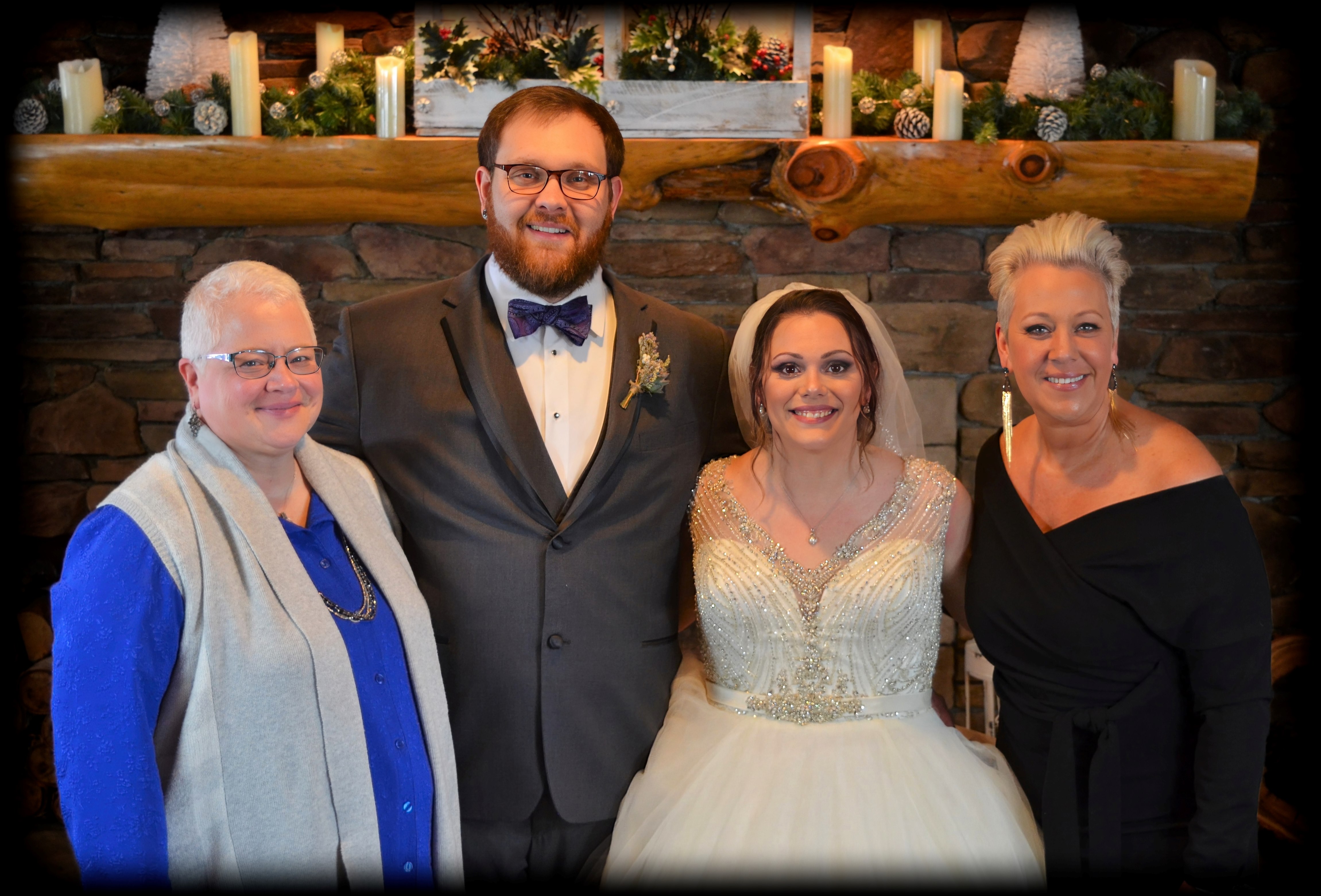 Wedding Group at Dunvilla by Lance Albers Photography
