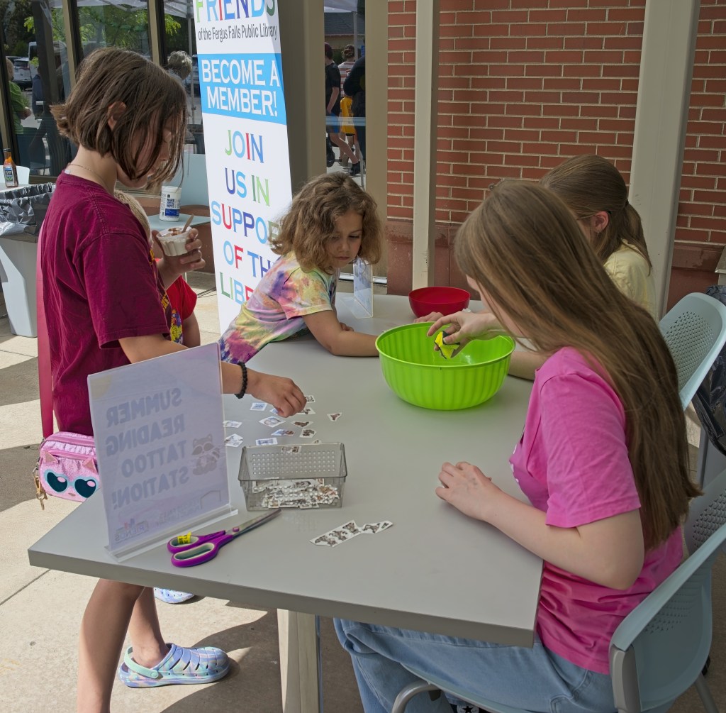Ice Cream Social at the Fergus Falls Library (Lance Albers Photography)