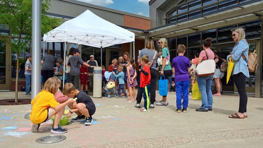 Fergus Falls Library Ice Cream Social (Lance Albers Photography)