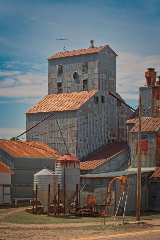 Grain Elevator in Battle Lake Minnesota (Lance Albers Art and Photography)
