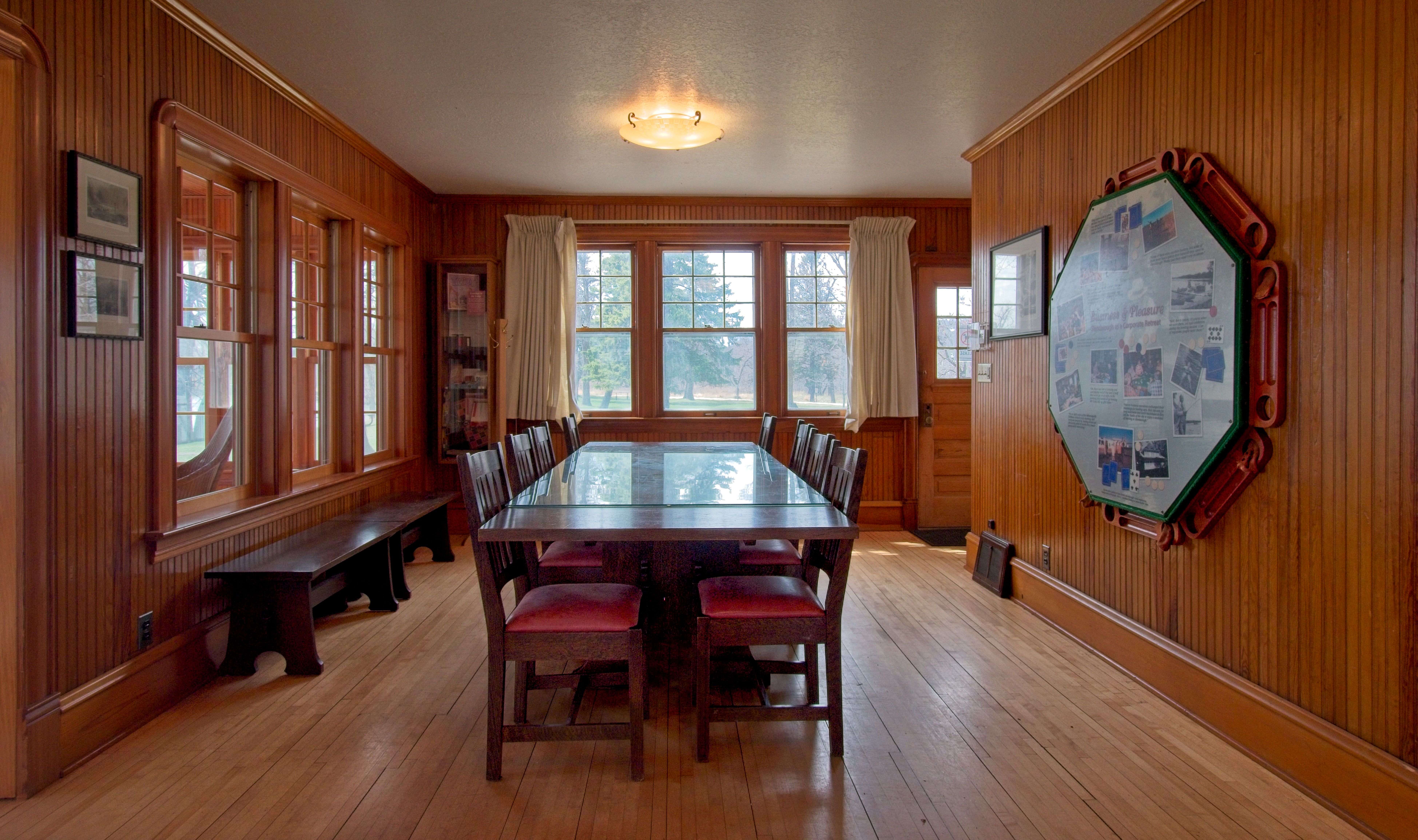 Glendalough Lodge Dining Room (Lance Albers Photography)